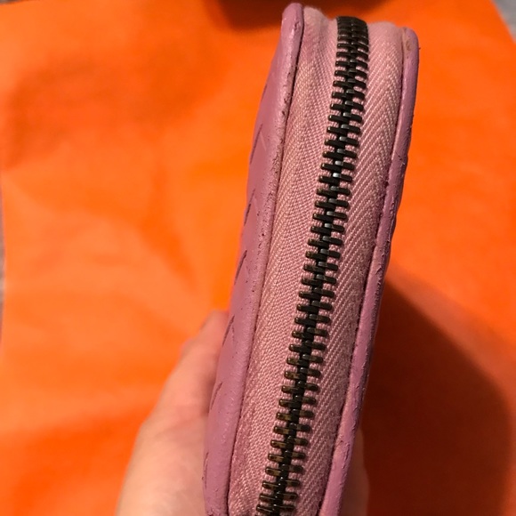 Bottega Veneta zippy wallet in pink authentic - Picture 3 of 12